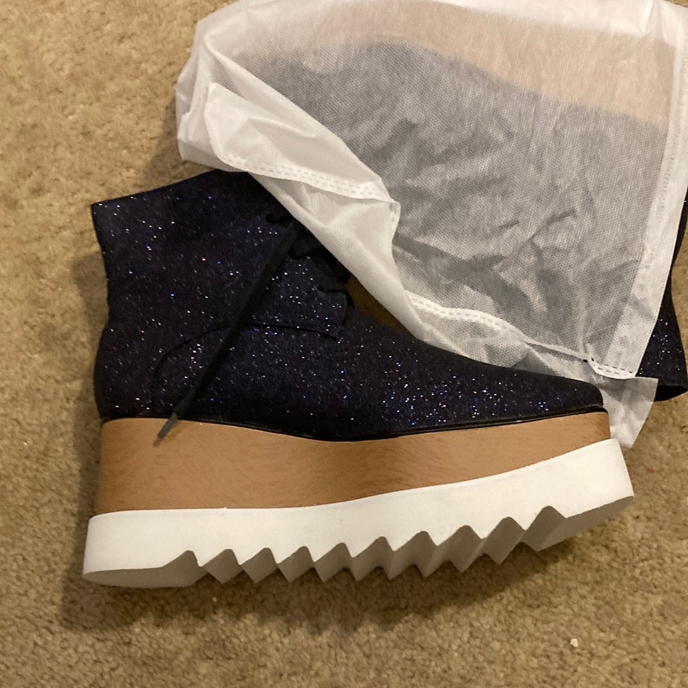 New trendy sparkle shoes